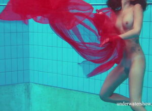 Nudevista underwater